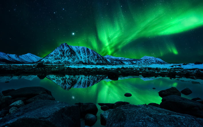Kuzey ve Güney Kutup Bölgelerinde Görülen Auroralar (Kutup Işıkları) Nasıl Oluşmaktadır?